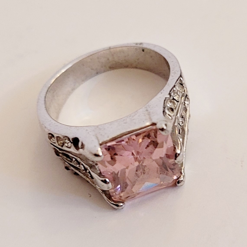 Ring - Picture 2 of 9